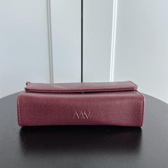 2/$35 Matt and Nat mini crossbody bag - Picture 5 of 7